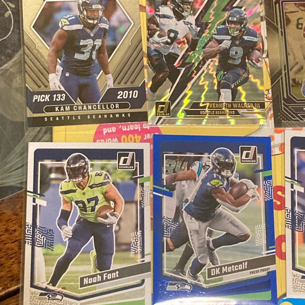 🔥🔥Lot of eight Seattle Seahawks trading cards, NFL various years🔥🔥 - Picture 2 of 3